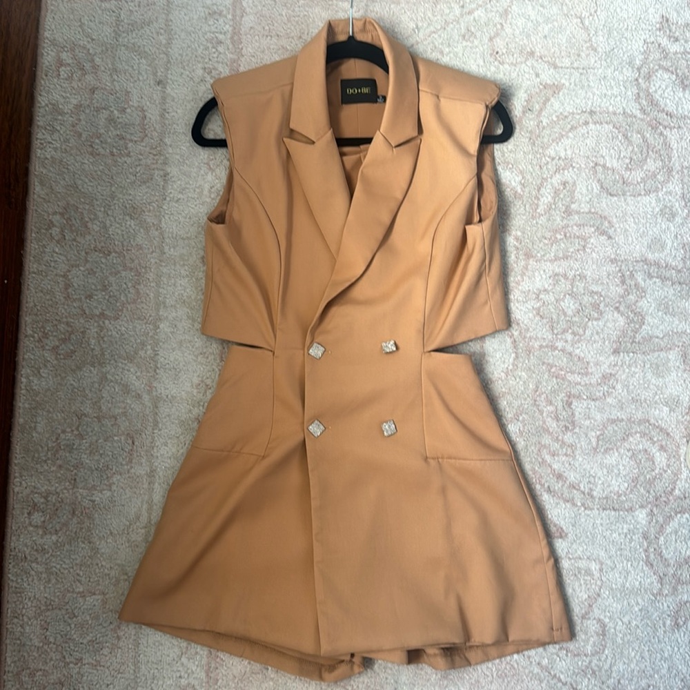 Romper sooo cute. Size small. Tan